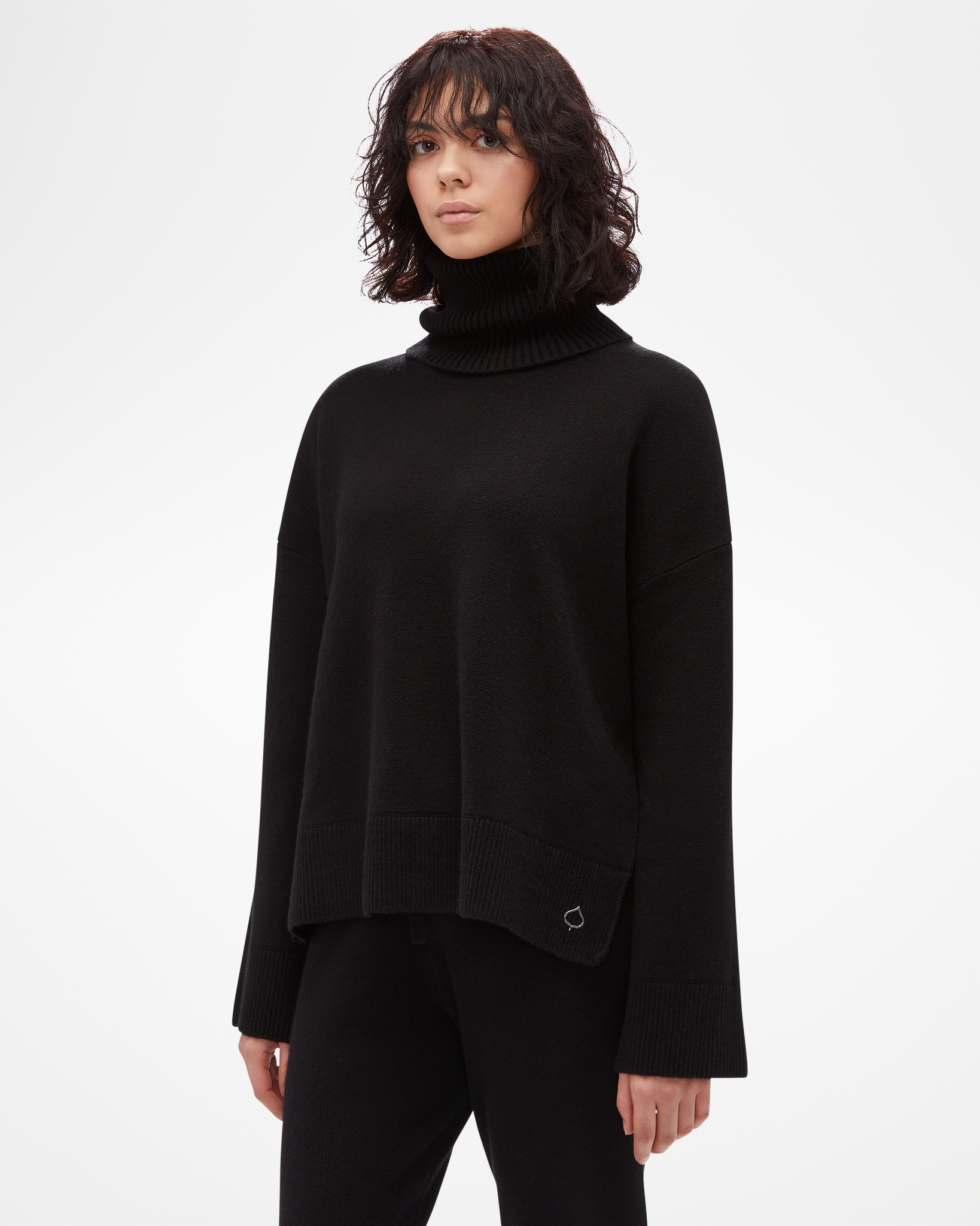 Women's Aspen Collection Relaxed Cashmere Turtleneck Black- front view on model