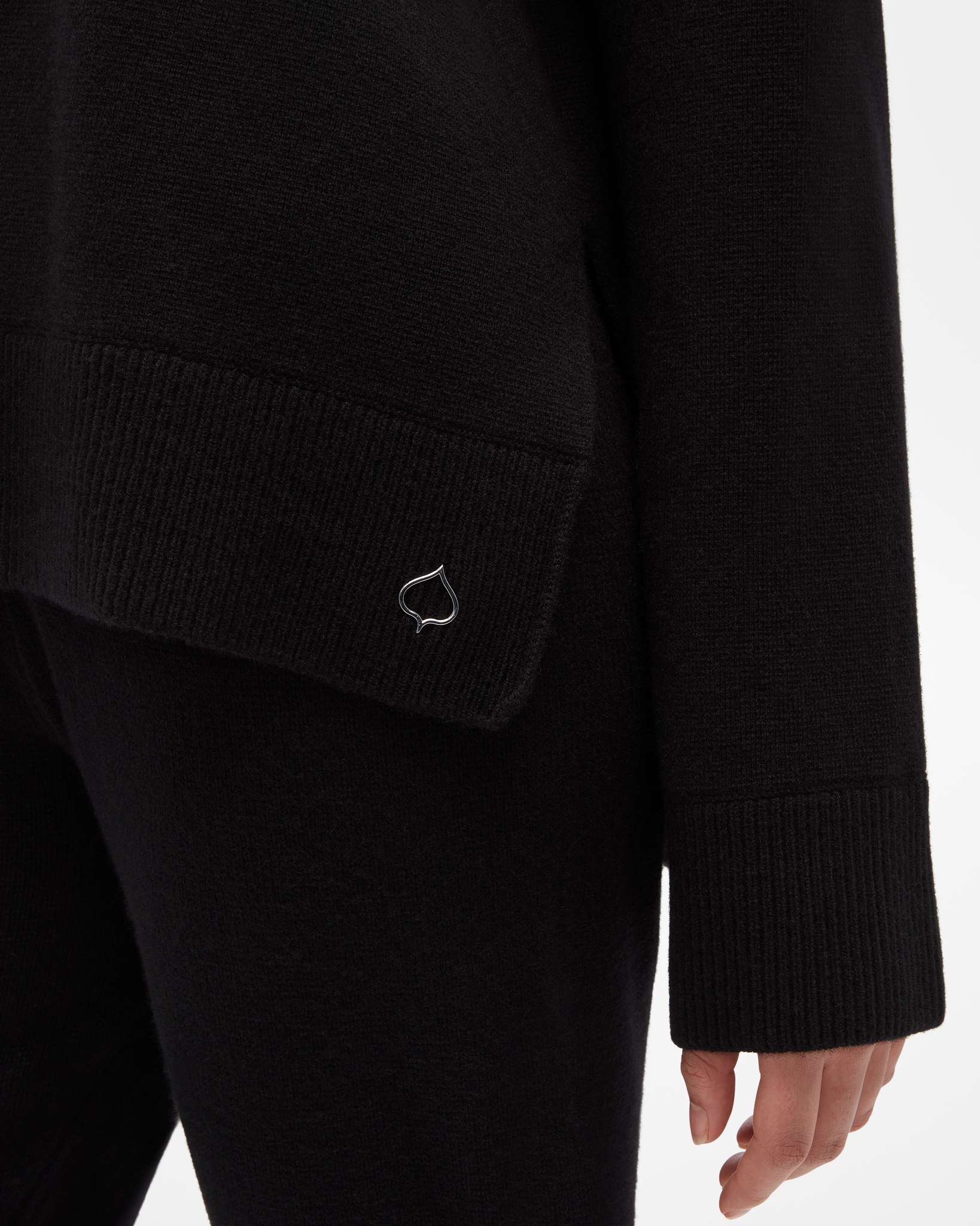 Women's Aspen Collection Relaxed Cashmere Turtleneck Black Detail